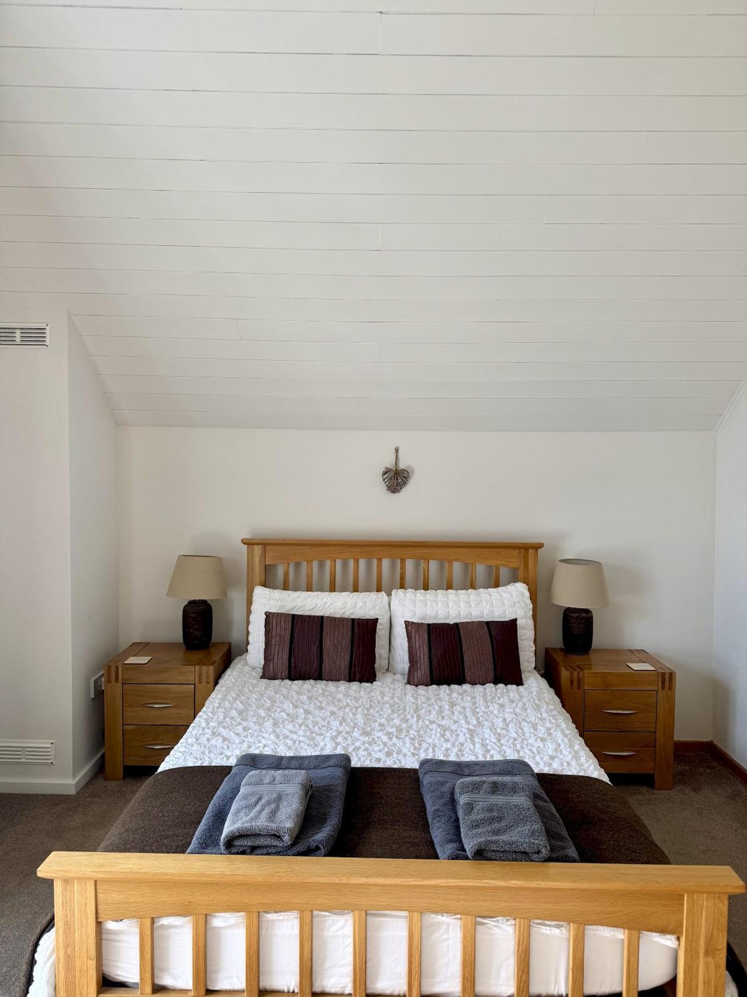 Medway Hot Tub Lodge South Cerney Eksteriør bilde