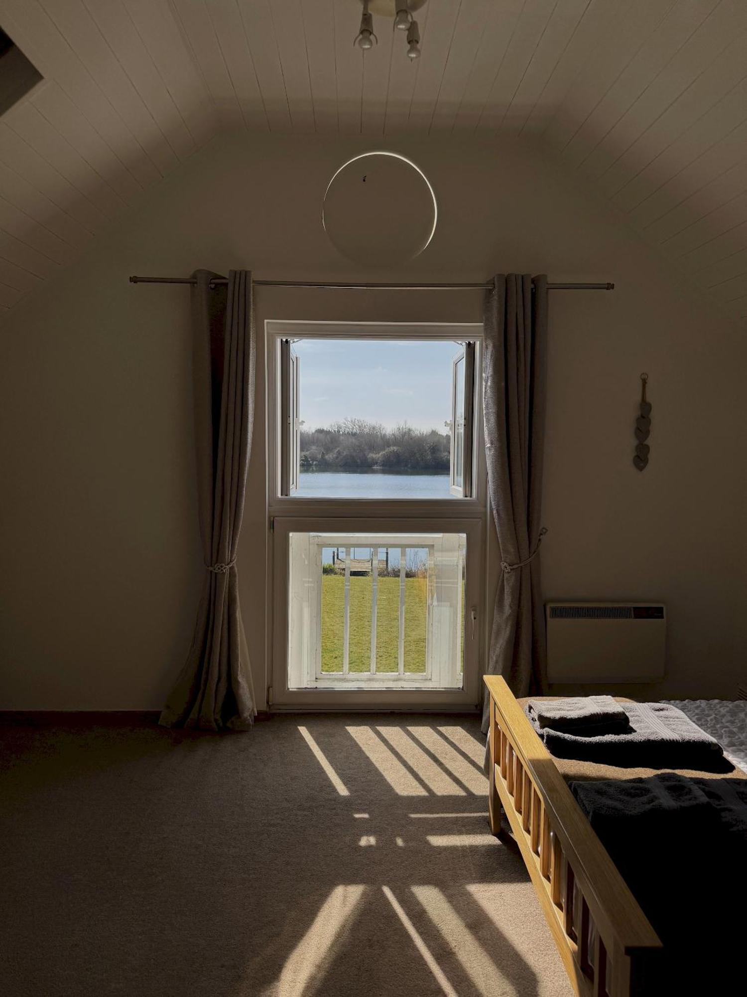 Medway Hot Tub Lodge South Cerney Eksteriør bilde