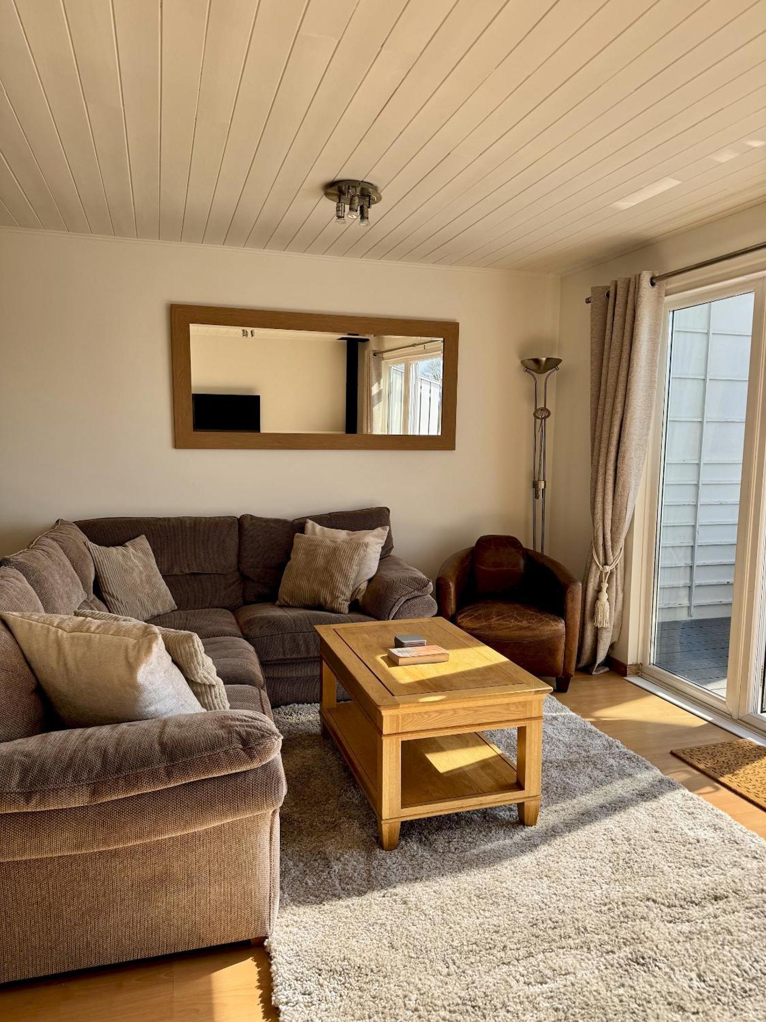 Medway Hot Tub Lodge South Cerney Eksteriør bilde