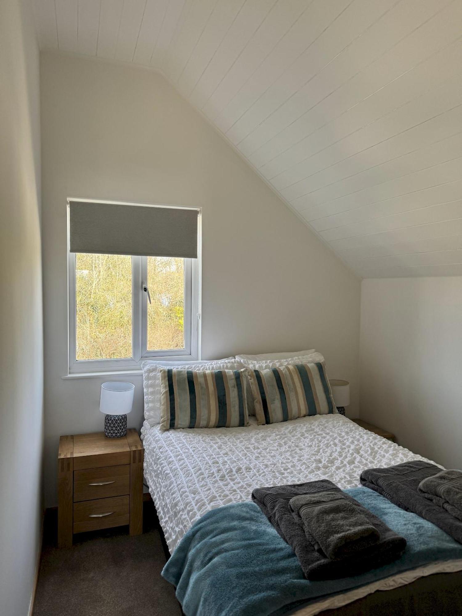 Medway Hot Tub Lodge South Cerney Eksteriør bilde