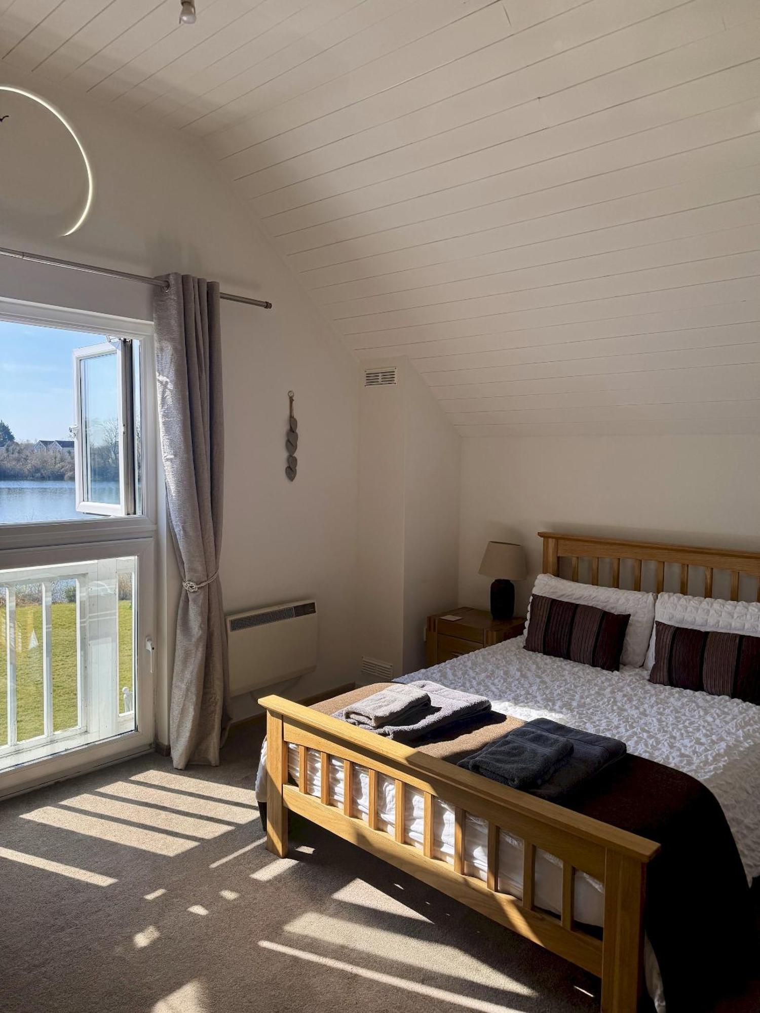 Medway Hot Tub Lodge South Cerney Eksteriør bilde