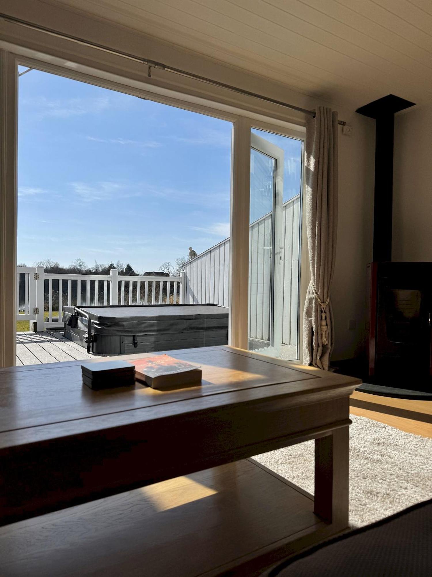 Medway Hot Tub Lodge South Cerney Eksteriør bilde
