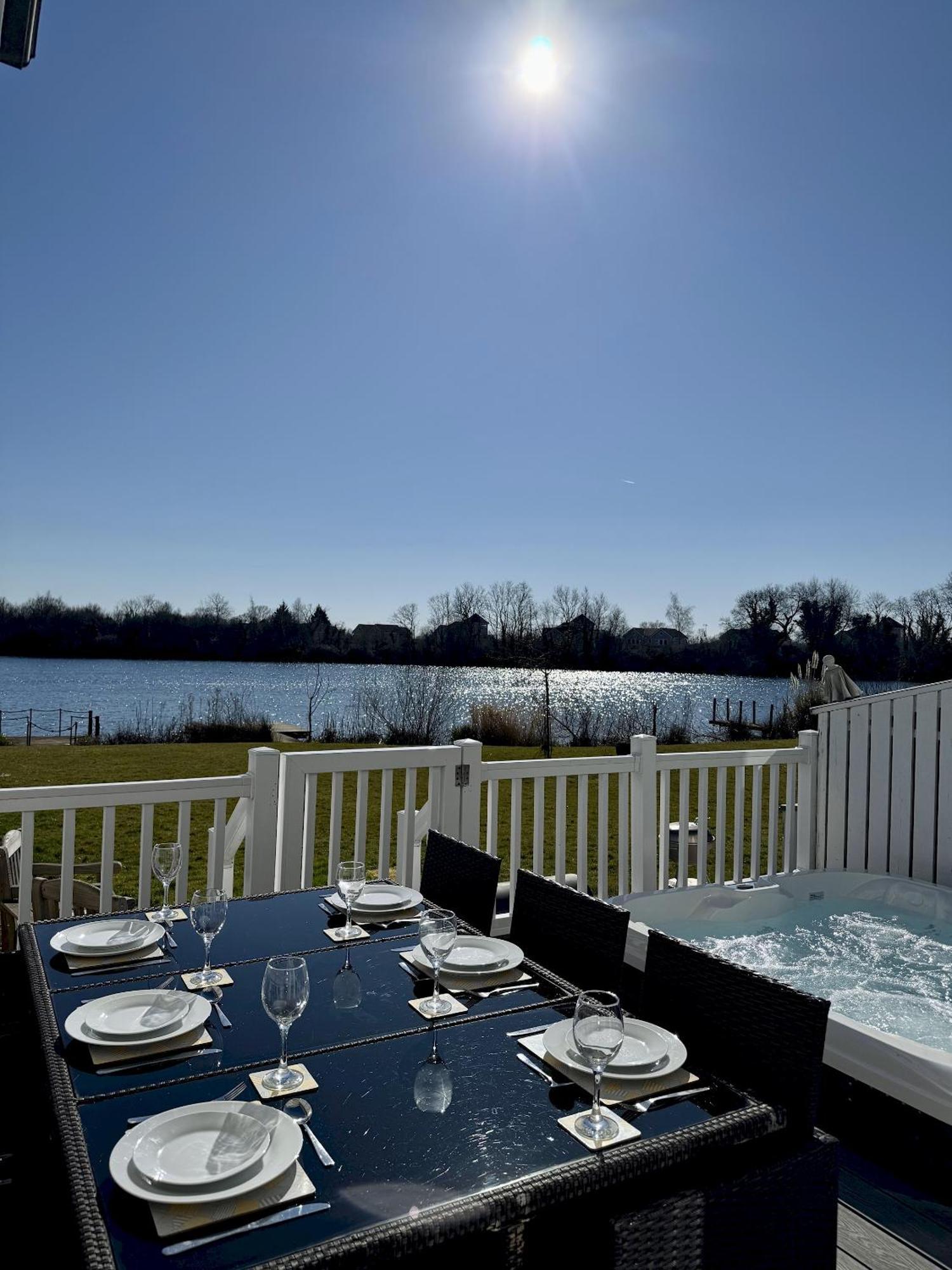 Medway Hot Tub Lodge South Cerney Eksteriør bilde