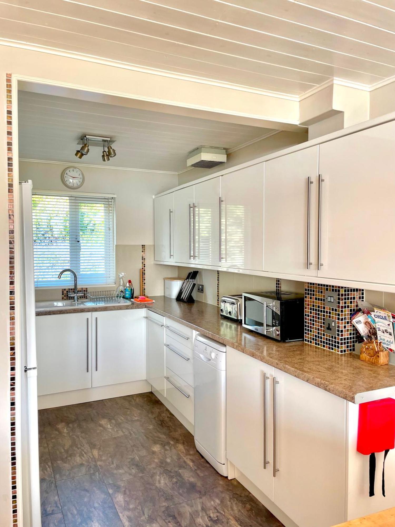 Medway Hot Tub Lodge South Cerney Eksteriør bilde